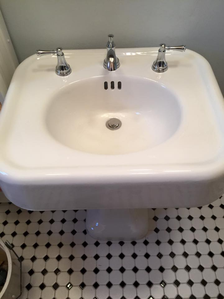 Pedestal sink surface and rust restoration