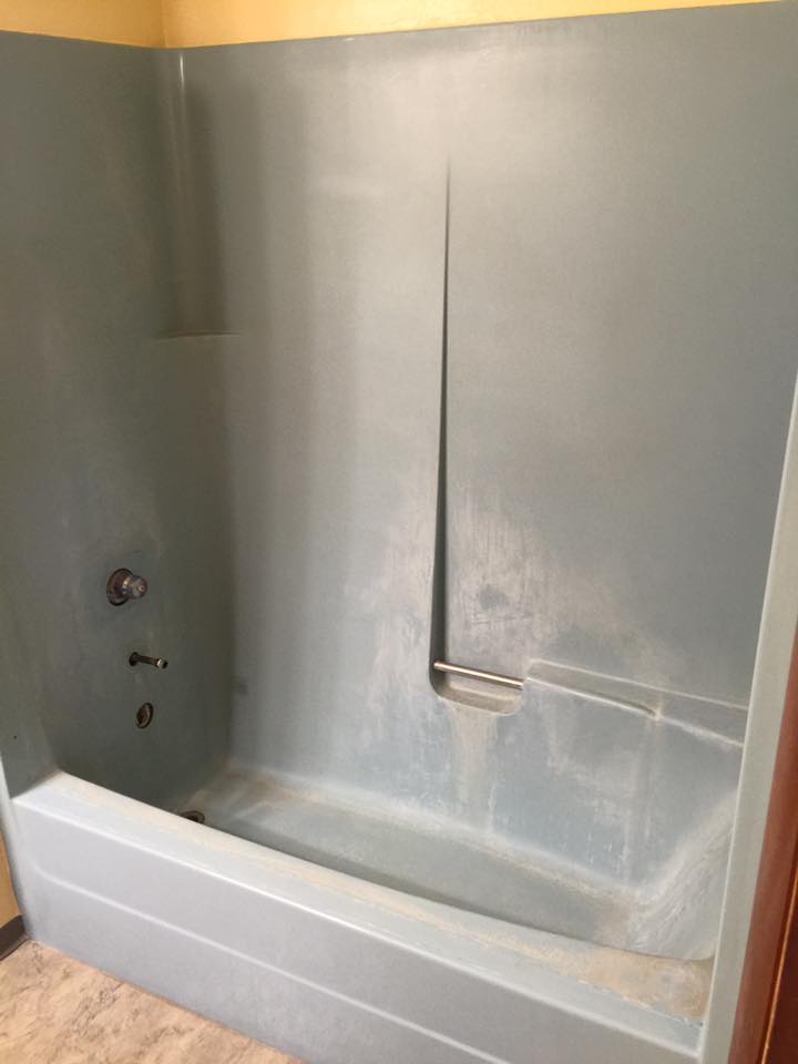 Bathtub Refinishing — before