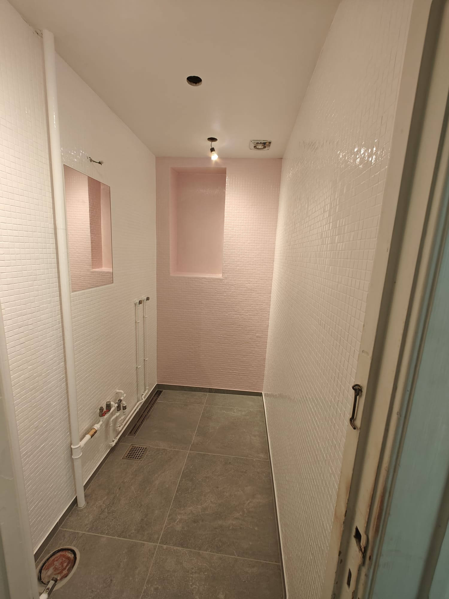 Pink and white tile refinishing by Heritage Coatings